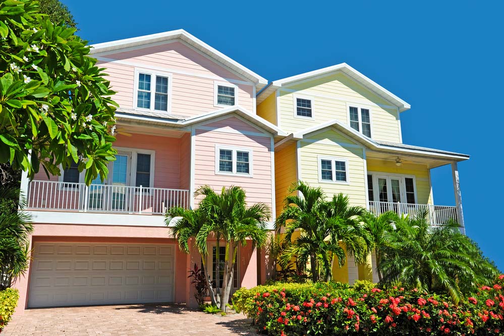 Florida beach homes with siding in the direct sunlight