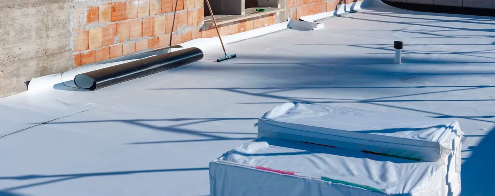 Thermoplastic polyolefin roofing on flat roof